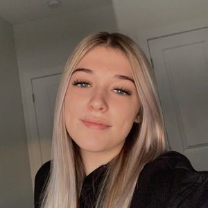 Meet your Posher, Desiree